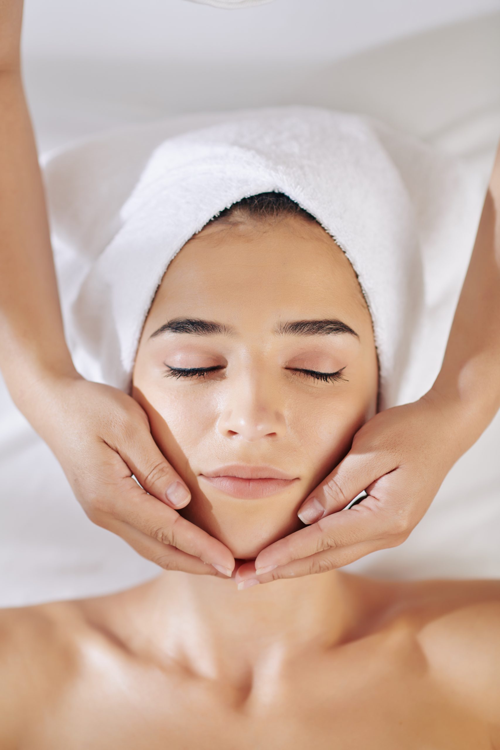 Servicio Masaje carmesina peluqueria y estetica en valencia mechas balayage valencia Servicio Masaje carmesina peluqueria y estetica en valencia mechas balayage valencia