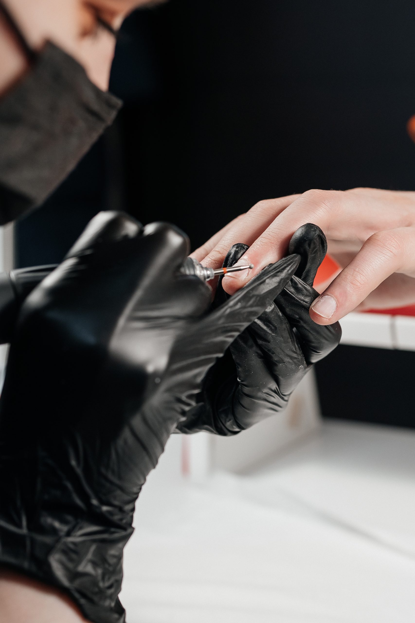 Servicio Manicura carmesina peluqueria y estetica en valencia mechas balayage valencia Servicio Manicura carmesina peluqueria y estetica en valencia mechas balayage valencia